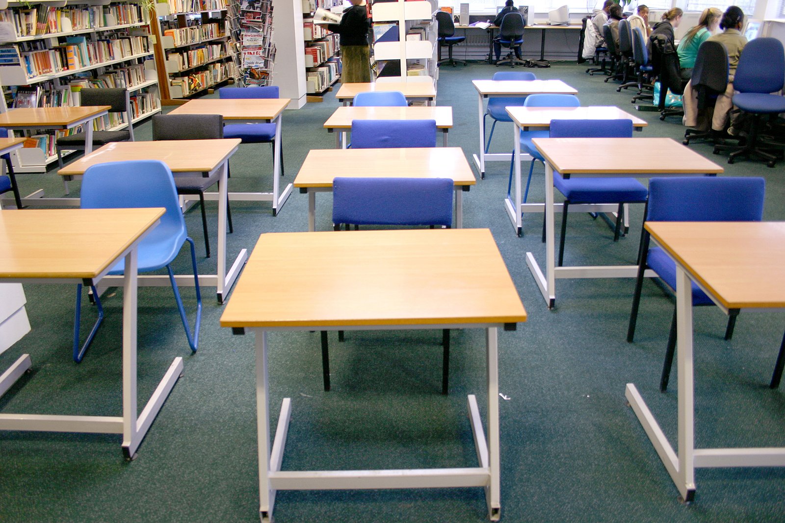 desks-at-library-2026-01-09-14-59-42-utc